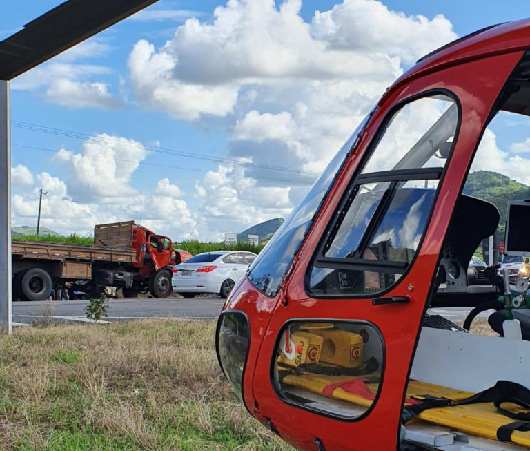 Acidente entre carro e caminhão deixa motorista preso às ferragens em  Atalaia, AL, Alagoas