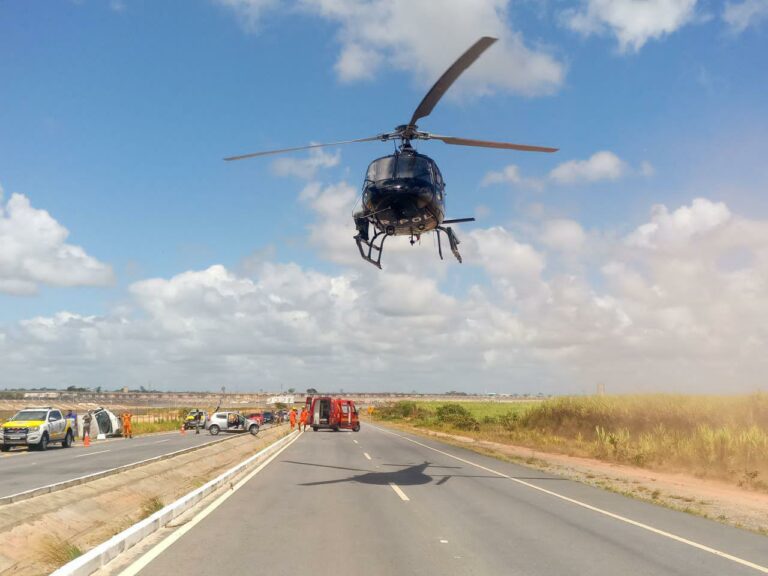 Acidente entre carro e caminhão deixa motorista preso às ferragens em  Atalaia, AL, Alagoas